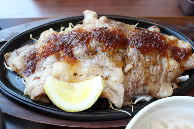 近江牛レモン焼肉定食アップ