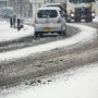 雪道・凍結道路でタイヤが滑って車が動かないときの対処法